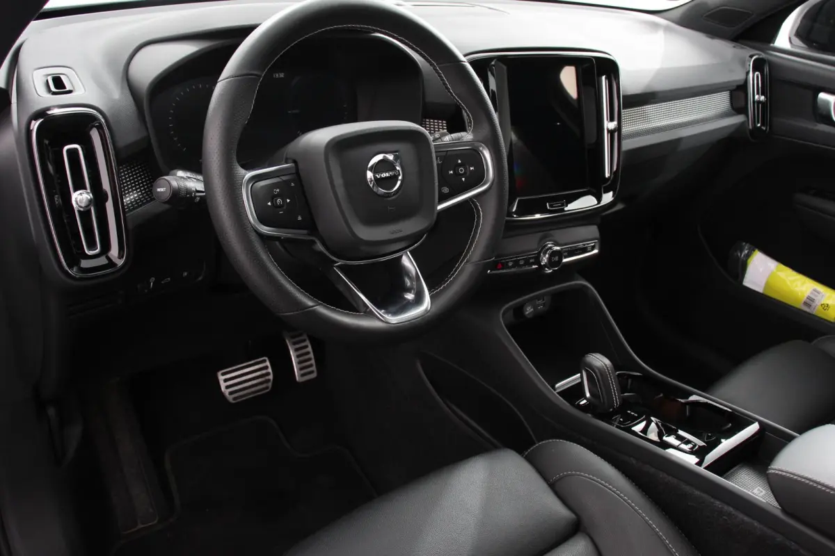 1.5 T5 R-Design Panoramisch dak Navigatie Apple Carplay/Android Auto Parkeersensoren Camera Adaptive Cruise Control Elektrische bestuurdersstoel met geheugen Stoelverwarming LED-koplampen In