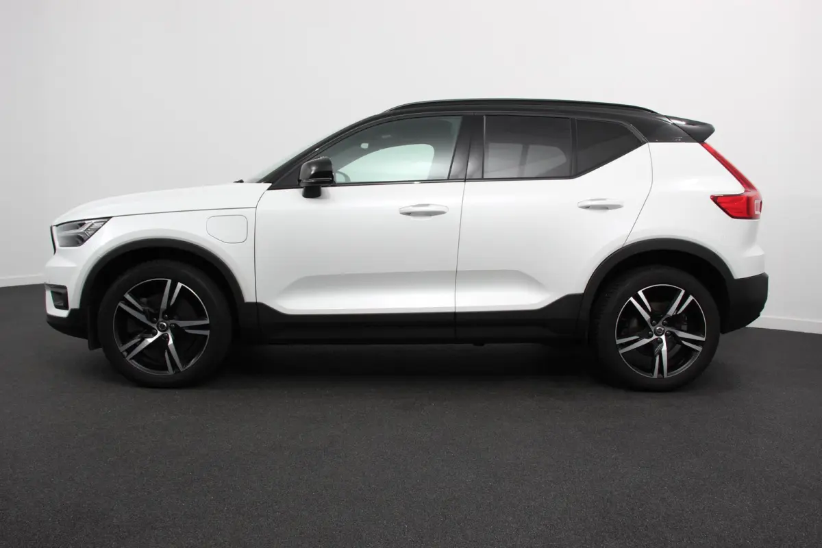 1.5 T5 R-Design Panoramisch dak Navigatie Apple Carplay/Android Auto Parkeersensoren Camera Adaptive Cruise Control Elektrische bestuurdersstoel met geheugen Stoelverwarming LED-koplampen In