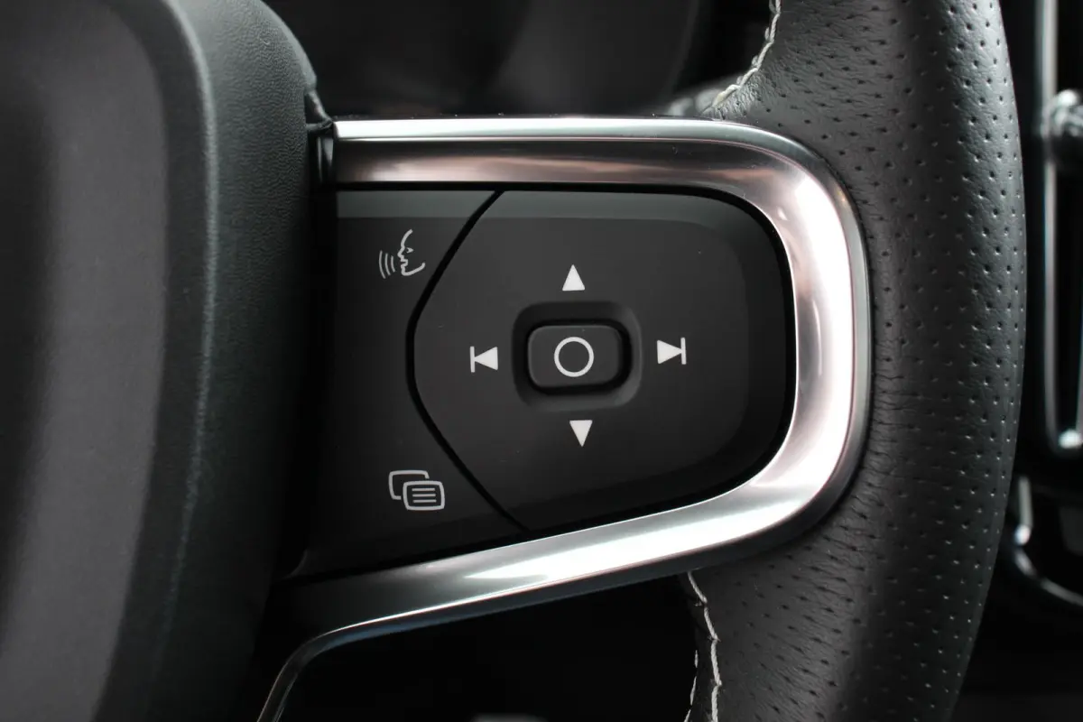 1.5 T5 R-Design Panoramisch dak Navigatie Apple Carplay/Android Auto Parkeersensoren Camera Adaptive Cruise Control Elektrische bestuurdersstoel met geheugen Stoelverwarming LED-koplampen In