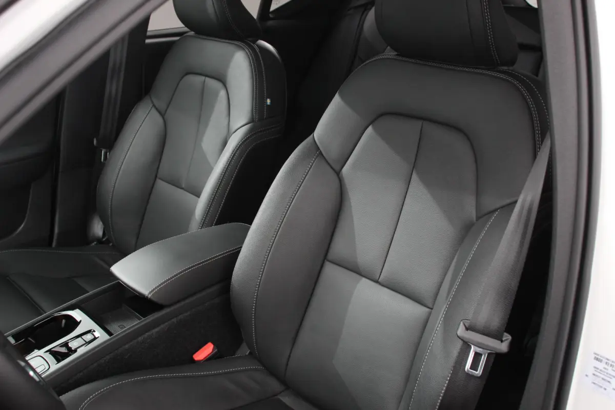 1.5 T5 R-Design Panoramisch dak Navigatie Apple Carplay/Android Auto Parkeersensoren Camera Adaptive Cruise Control Elektrische bestuurdersstoel met geheugen Stoelverwarming LED-koplampen In