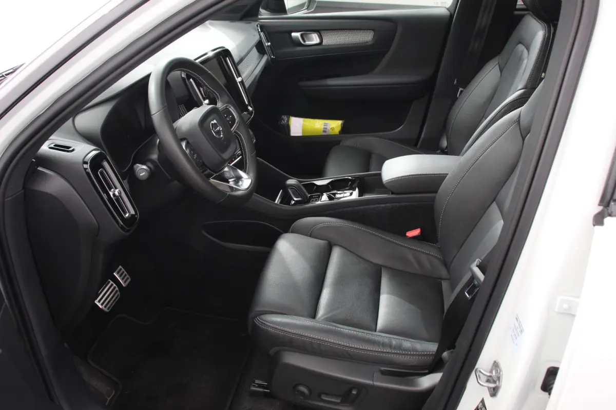 1.5 T5 R-Design Panoramisch dak Navigatie Apple Carplay/Android Auto Parkeersensoren Camera Adaptive Cruise Control Elektrische bestuurdersstoel met geheugen Stoelverwarming LED-koplampen In