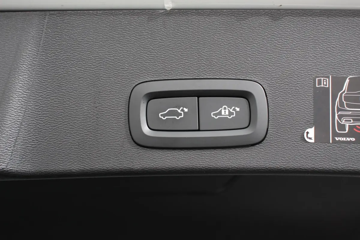 1.5 T5 R-Design Panoramisch dak Navigatie Apple Carplay/Android Auto Parkeersensoren Camera Adaptive Cruise Control Elektrische bestuurdersstoel met geheugen Stoelverwarming LED-koplampen In