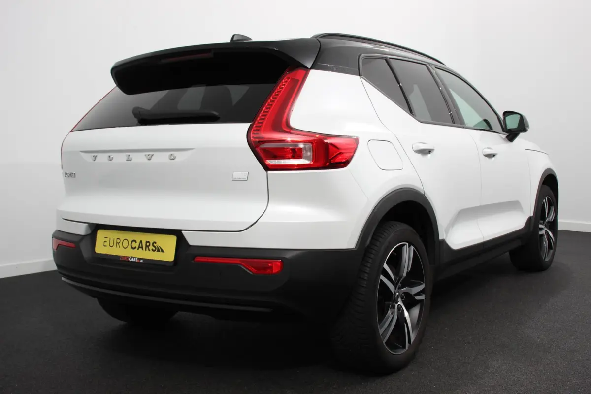1.5 T5 R-Design Panoramisch dak Navigatie Apple Carplay/Android Auto Parkeersensoren Camera Adaptive Cruise Control Elektrische bestuurdersstoel met geheugen Stoelverwarming LED-koplampen In