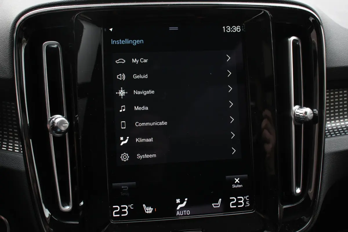1.5 T5 R-Design Panoramisch dak Navigatie Apple Carplay/Android Auto Parkeersensoren Camera Adaptive Cruise Control Elektrische bestuurdersstoel met geheugen Stoelverwarming LED-koplampen In
