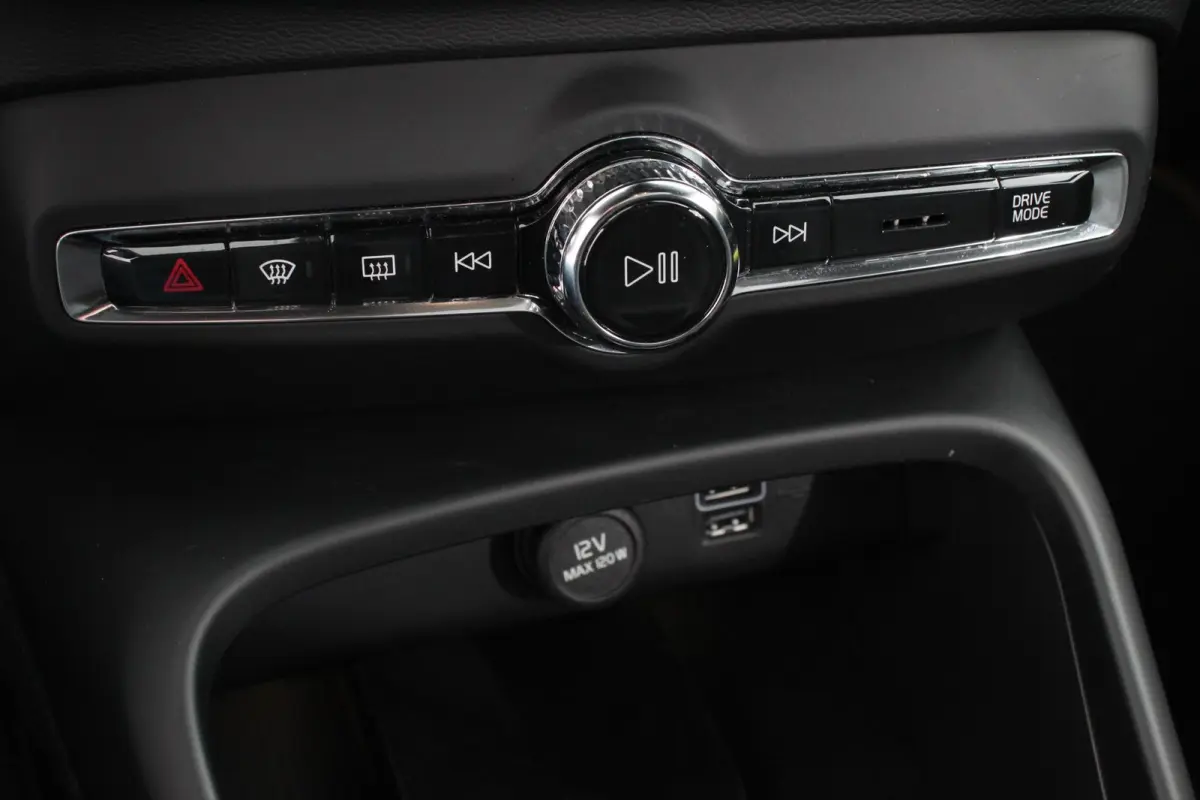 1.5 T5 R-Design Panoramisch dak Navigatie Apple Carplay/Android Auto Parkeersensoren Camera Adaptive Cruise Control Elektrische bestuurdersstoel met geheugen Stoelverwarming LED-koplampen In