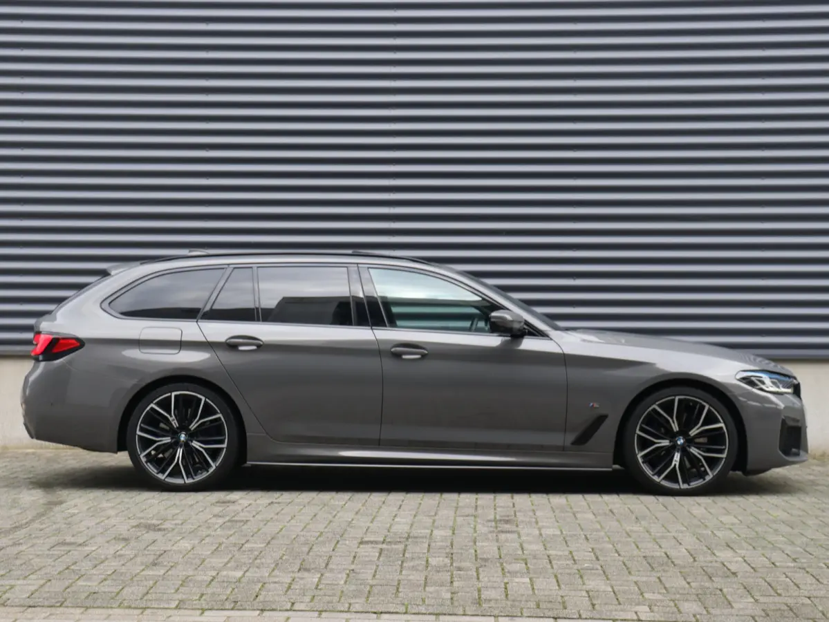 530i | M Sportpakket | Panodak | Trekhaak | Head-Up | Harman Kardon | Driving Assistant Prof. | Comfort Access | Parking Assistant Plus | 20'' LMV