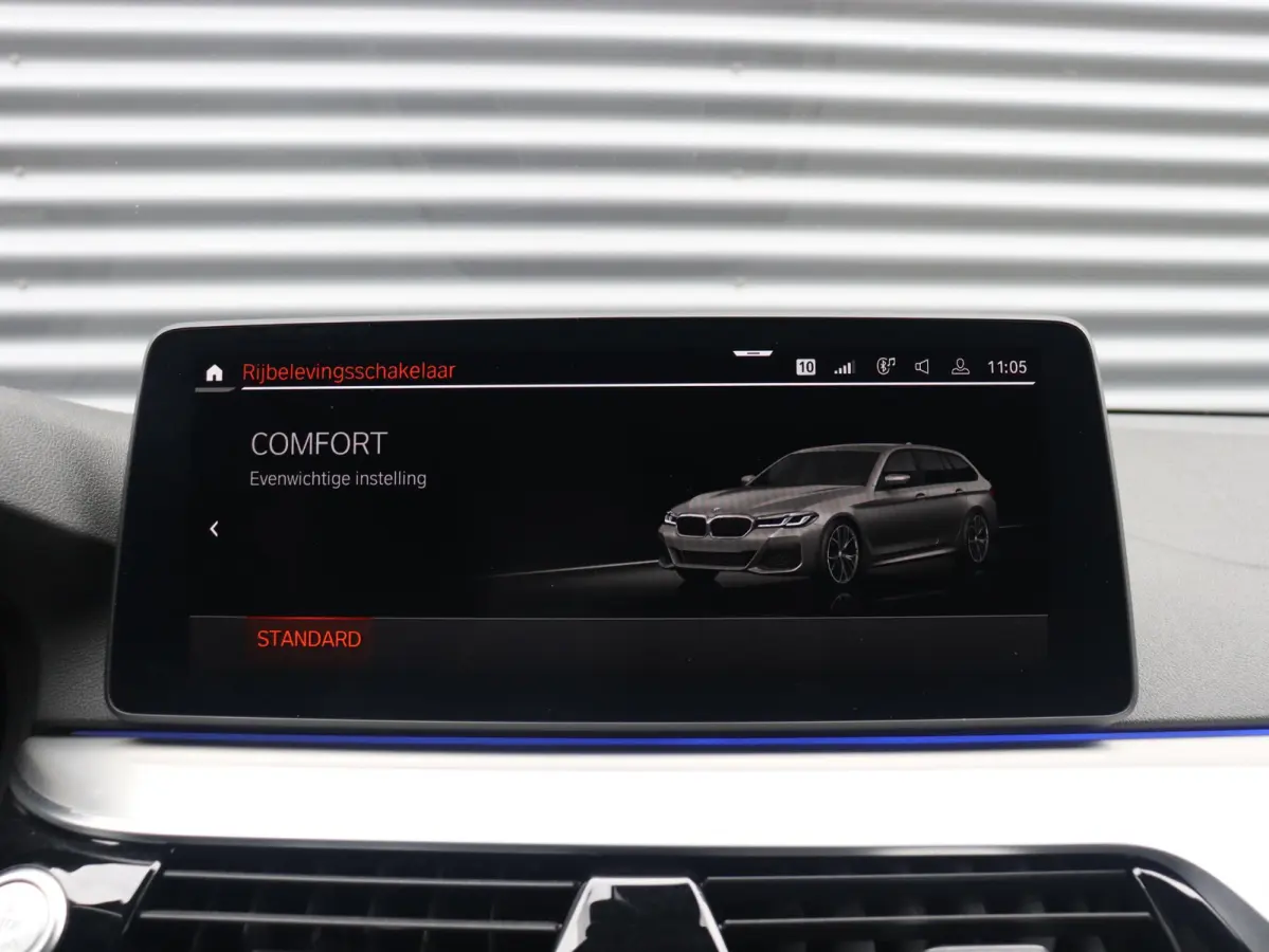 530i | M Sportpakket | Panodak | Trekhaak | Head-Up | Harman Kardon | Driving Assistant Prof. | Comfort Access | Parking Assistant Plus | 20'' LMV