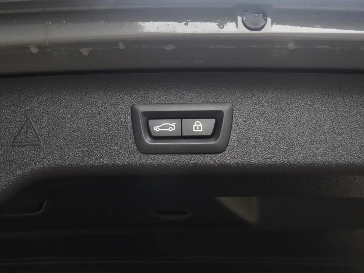 530i | M Sportpakket | Panodak | Trekhaak | Head-Up | Harman Kardon | Driving Assistant Prof. | Comfort Access | Parking Assistant Plus | 20'' LMV