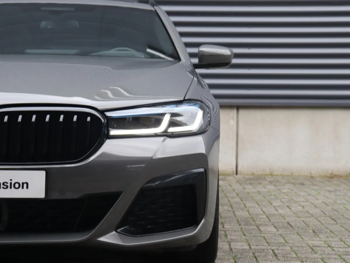 530i | M Sportpakket | Panodak | Trekhaak | Head-Up | Harman Kardon | Driving Assistant Prof. | Comfort Access | Parking Assistant Plus | 20'' LMV