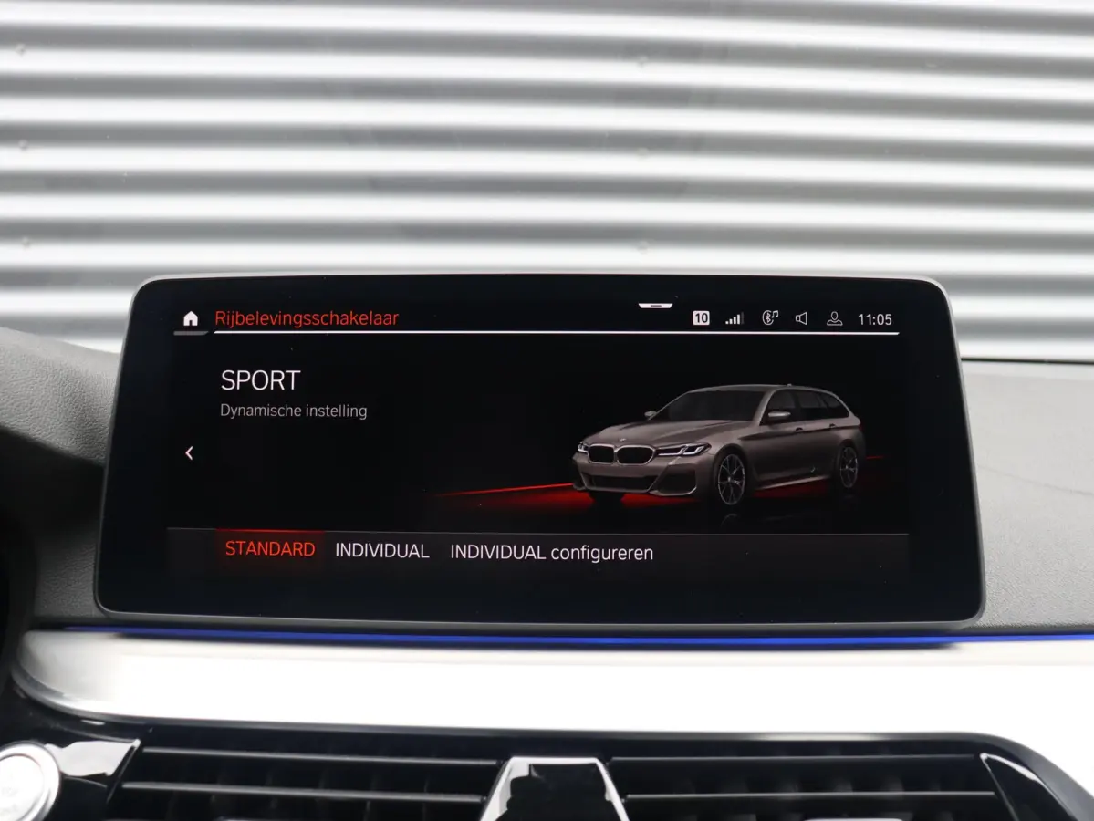 530i | M Sportpakket | Panodak | Trekhaak | Head-Up | Harman Kardon | Driving Assistant Prof. | Comfort Access | Parking Assistant Plus | 20'' LMV