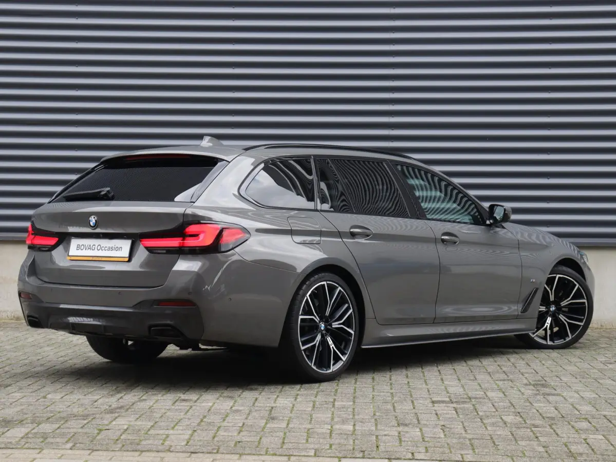 530i | M Sportpakket | Panodak | Trekhaak | Head-Up | Harman Kardon | Driving Assistant Prof. | Comfort Access | Parking Assistant Plus | 20'' LMV