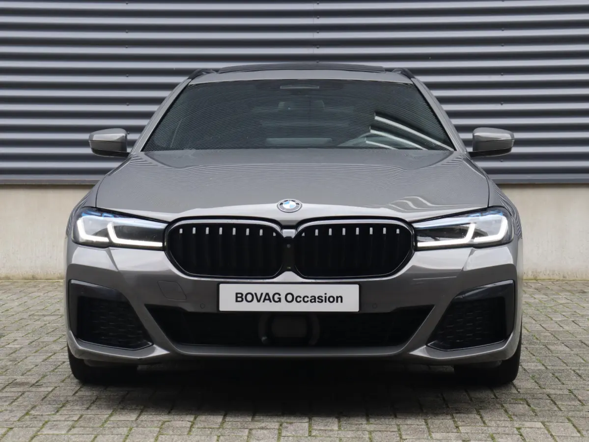 530i | M Sportpakket | Panodak | Trekhaak | Head-Up | Harman Kardon | Driving Assistant Prof. | Comfort Access | Parking Assistant Plus | 20'' LMV