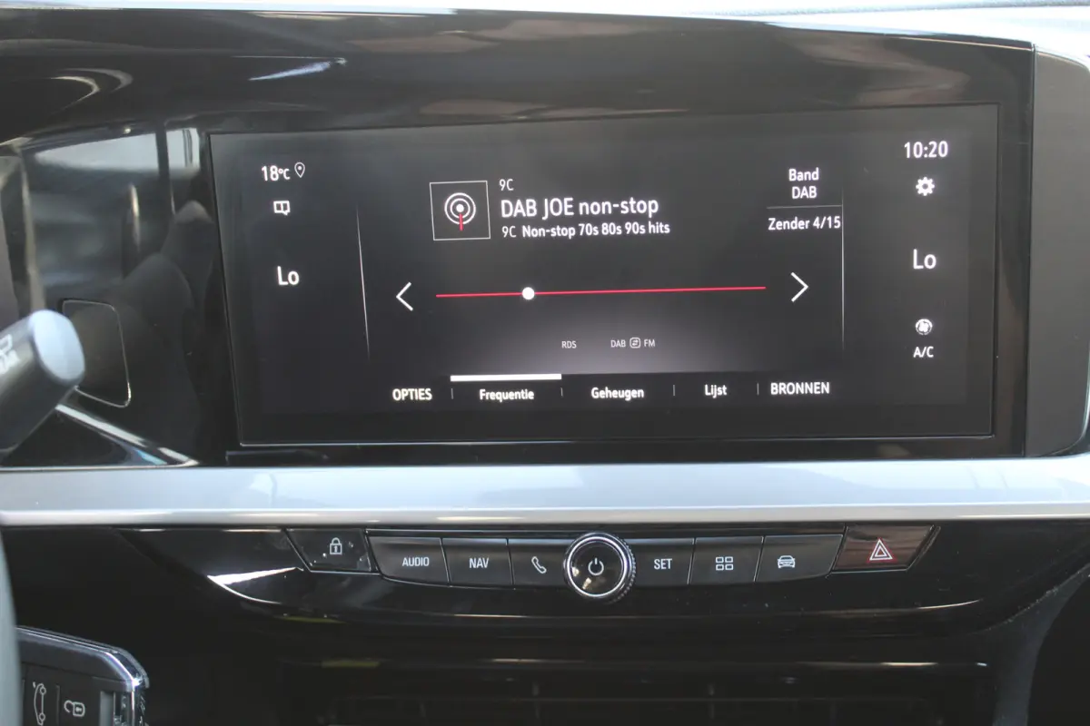 1.2 GS Line l Cruise control l Lane assist l PDC achter l Camera l Navigaie l Apple carplay/ Android auto