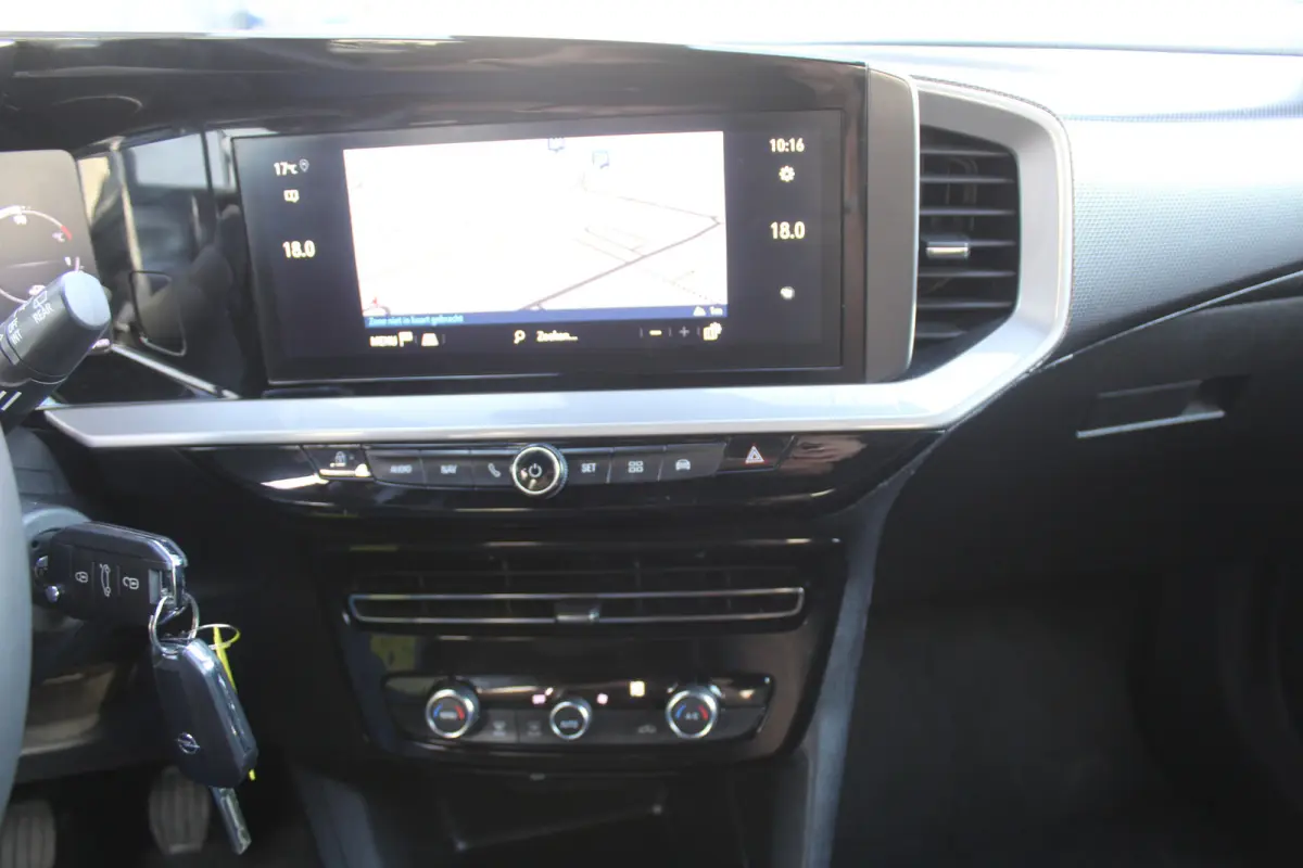 1.2 GS Line l Cruise control l Lane assist l PDC achter l Camera l Navigaie l Apple carplay/ Android auto
