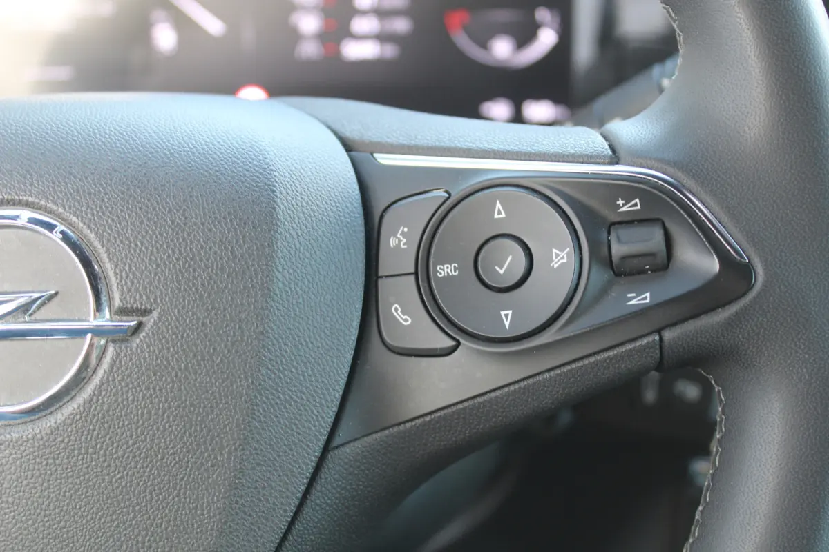 1.2 GS Line l Cruise control l Lane assist l PDC achter l Camera l Navigaie l Apple carplay/ Android auto