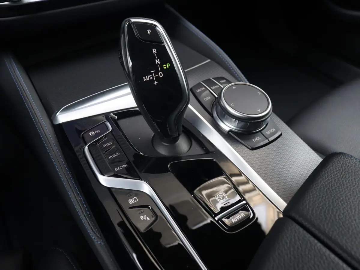 530e xDrive | M Sportpakket Pro | Head-Up | Trekhaak | Driving Assistant Prof. | Hi-Fi | Comfort Access | SoH 91% | 19'' LMV