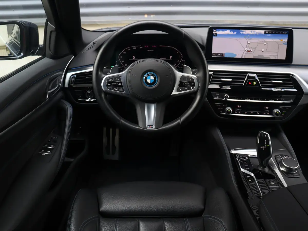 530e xDrive | M Sportpakket Pro | Head-Up | Trekhaak | Driving Assistant Prof. | Hi-Fi | Comfort Access | SoH 91% | 19'' LMV