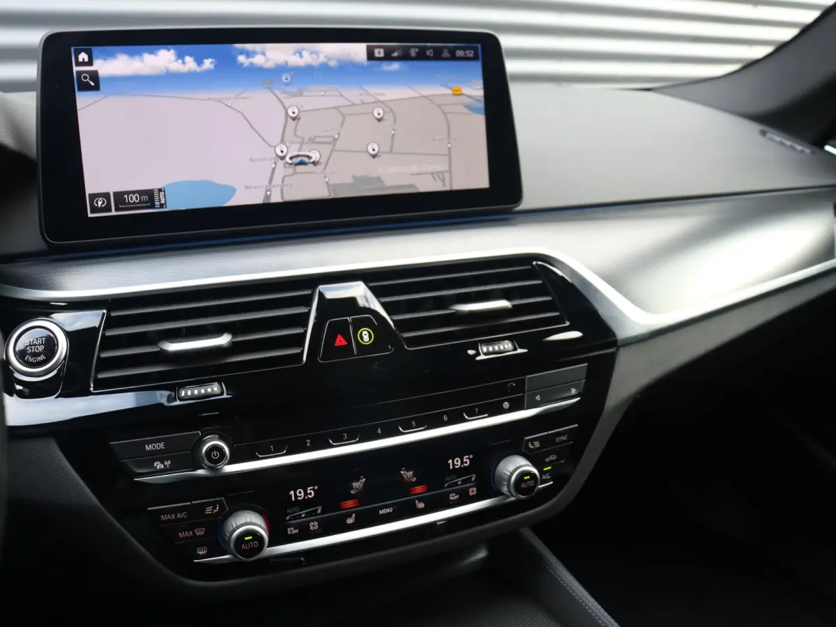 530e xDrive | M Sportpakket Pro | Head-Up | Trekhaak | Driving Assistant Prof. | Hi-Fi | Comfort Access | SoH 91% | 19'' LMV