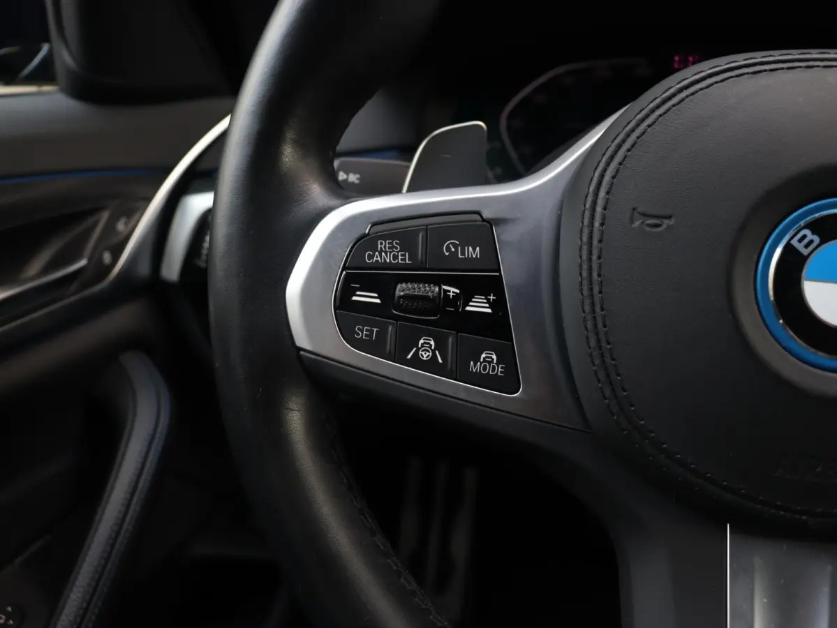 530e xDrive | M Sportpakket Pro | Head-Up | Trekhaak | Driving Assistant Prof. | Hi-Fi | Comfort Access | SoH 91% | 19'' LMV