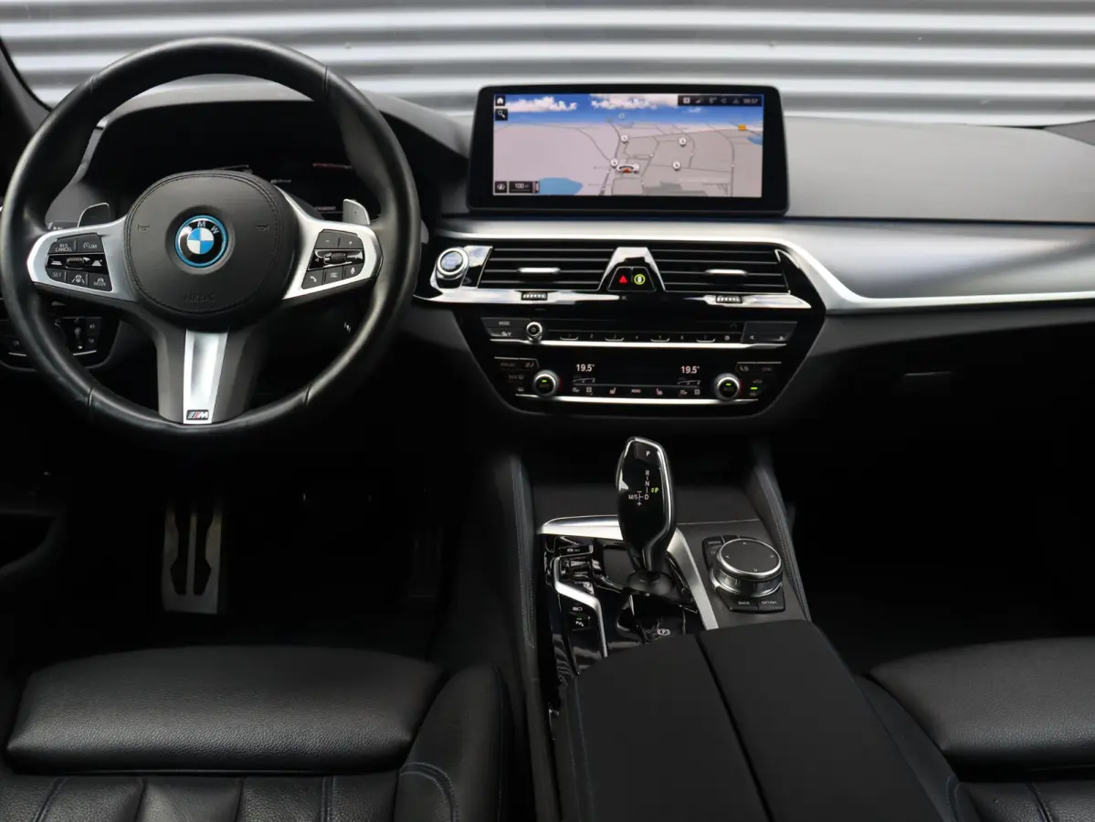 530e xDrive | M Sportpakket Pro | Head-Up | Trekhaak | Driving Assistant Prof. | Hi-Fi | Comfort Access | SoH 91% | 19'' LMV