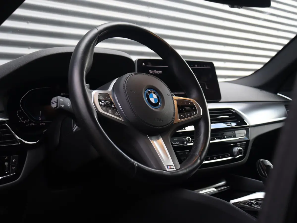 530e xDrive | M Sportpakket Pro | Head-Up | Trekhaak | Driving Assistant Prof. | Hi-Fi | Comfort Access | SoH 91% | 19'' LMV