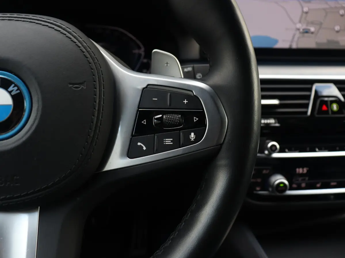 530e xDrive | M Sportpakket Pro | Head-Up | Trekhaak | Driving Assistant Prof. | Hi-Fi | Comfort Access | SoH 91% | 19'' LMV