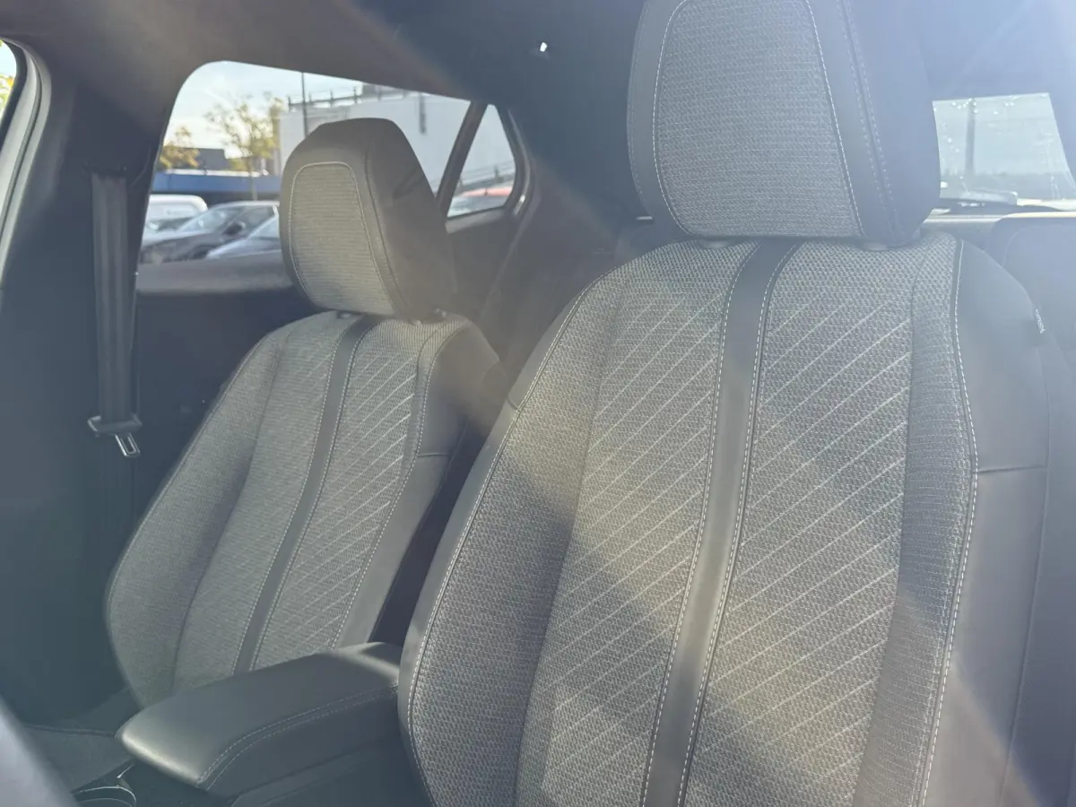 1.2 PureTech 100 Allure | Parkeerhulp | Navigatie | Cruise Control | Apple Carplay/Android Auto