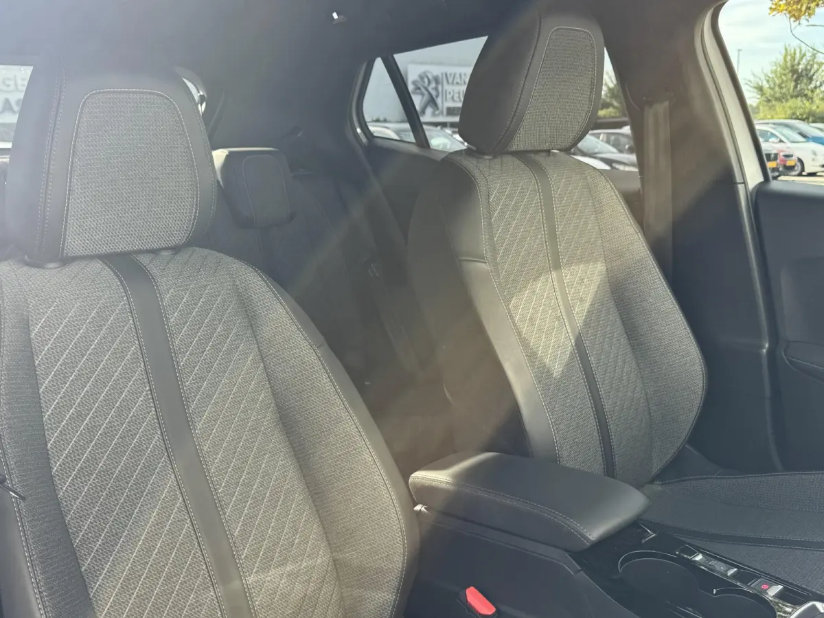 1.2 PureTech 100 Allure | Parkeerhulp | Navigatie | Cruise Control | Apple Carplay/Android Auto