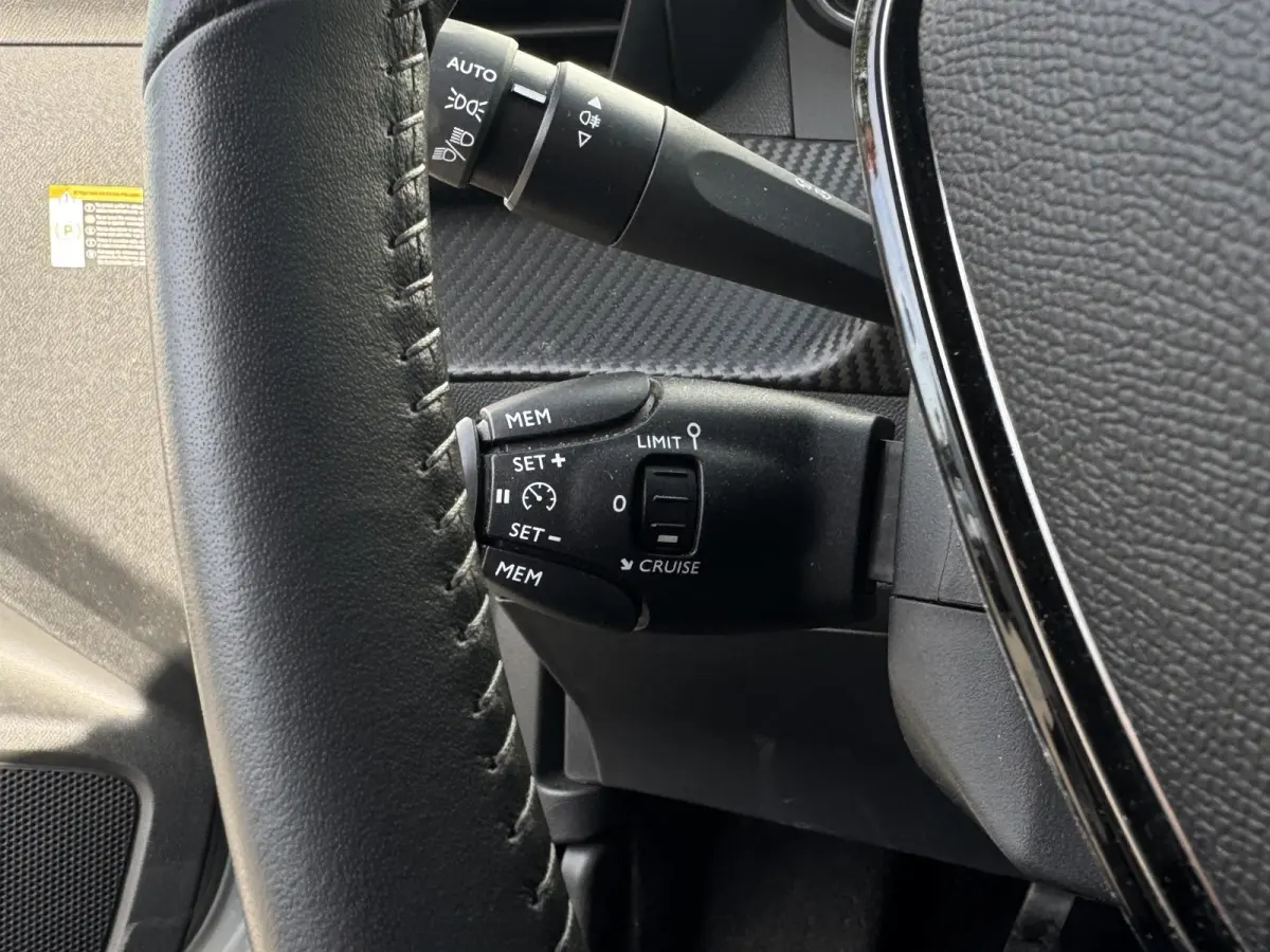1.2 PureTech 100 Allure | Parkeerhulp | Navigatie | Cruise Control | Apple Carplay/Android Auto