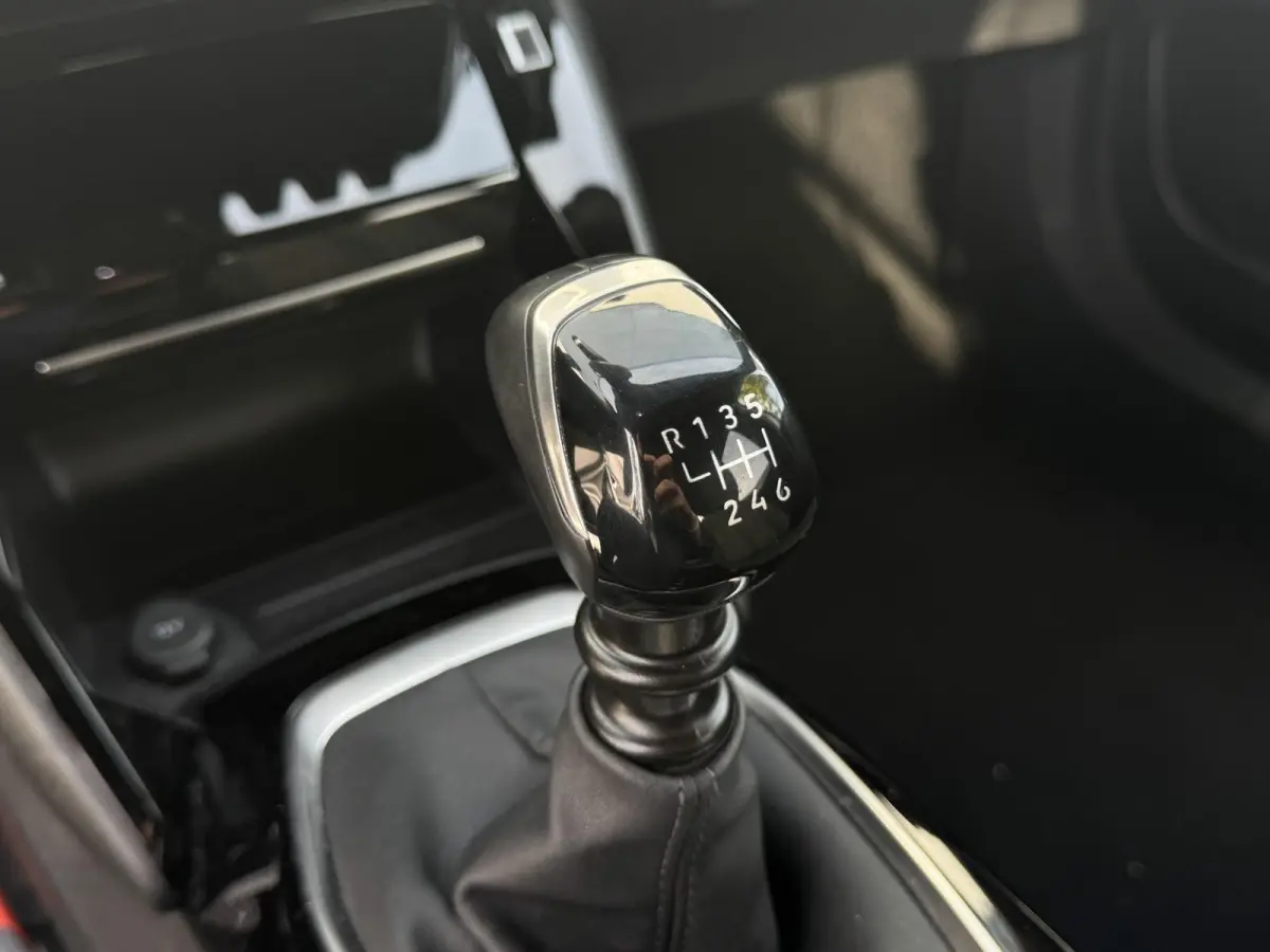 1.2 PureTech 100 Allure | Parkeerhulp | Navigatie | Cruise Control | Apple Carplay/Android Auto