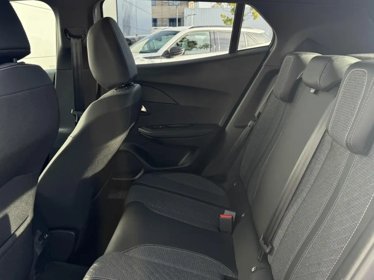 1.2 PureTech 100 Allure | Parkeerhulp | Navigatie | Cruise Control | Apple Carplay/Android Auto