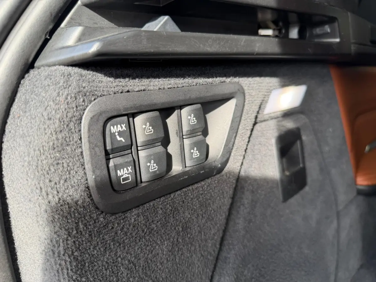 xDrive40i 6p. | 2E EIGENAAR | 3/6/12MND GARANTIE | PANO | LASER | BOWERS&WILKINS | MASSAGE | ACC | CAMERA | PARFUM | SFEER |TREKHAAK | BOMVOL |
