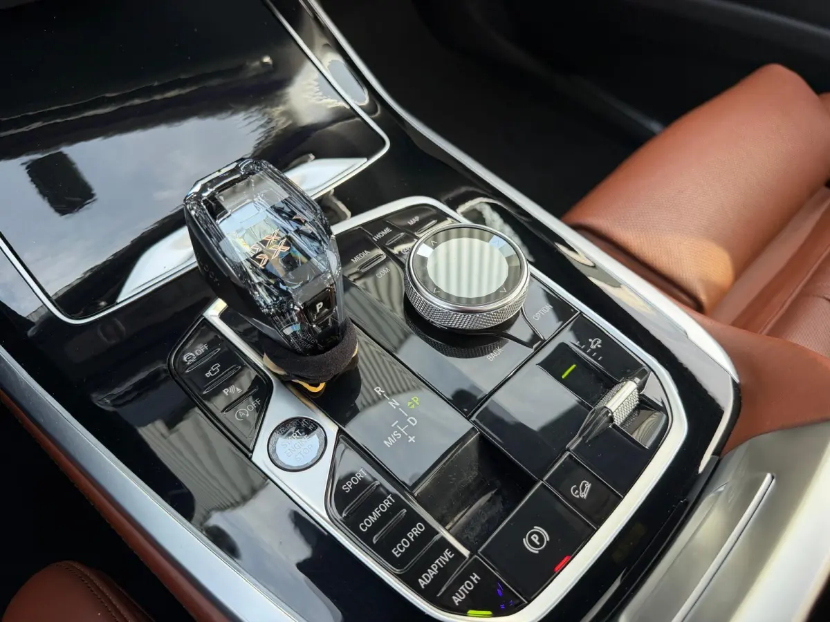 xDrive40i 6p. | 2E EIGENAAR | 3/6/12MND GARANTIE | PANO | LASER | BOWERS&WILKINS | MASSAGE | ACC | CAMERA | PARFUM | SFEER |TREKHAAK | BOMVOL |
