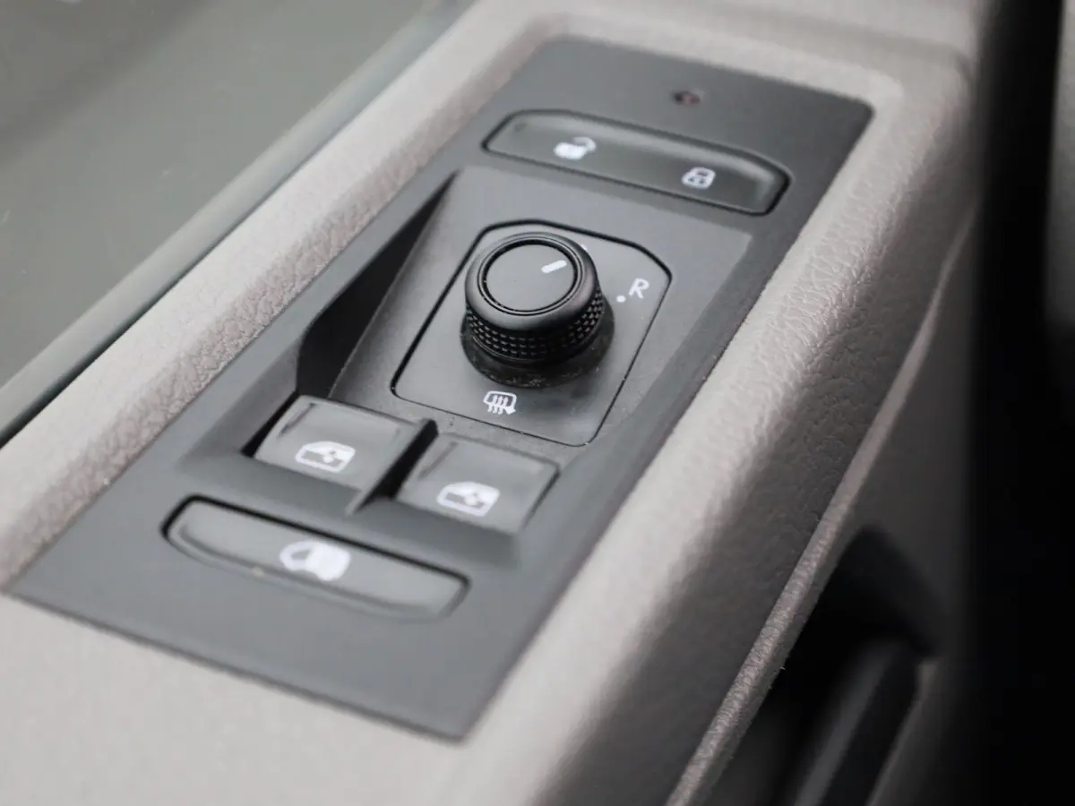 2.0 TDi 110PK | Airco | Achteruitrijcamera | DAB+ | App-Connect | Elektrisch Verstel/Verwarmbare Spiegels |