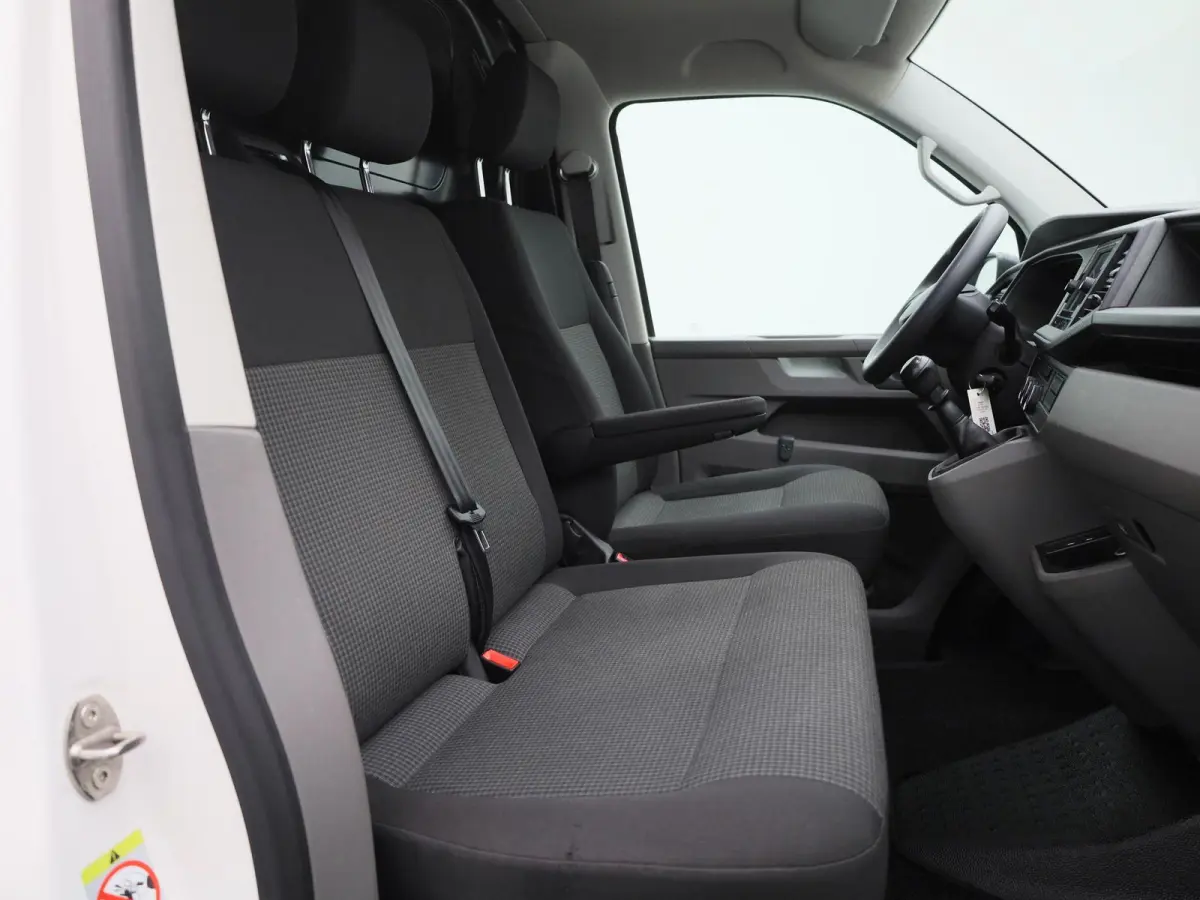 2.0 TDi 110PK | Airco | Achteruitrijcamera | DAB+ | App-Connect | Elektrisch Verstel/Verwarmbare Spiegels |