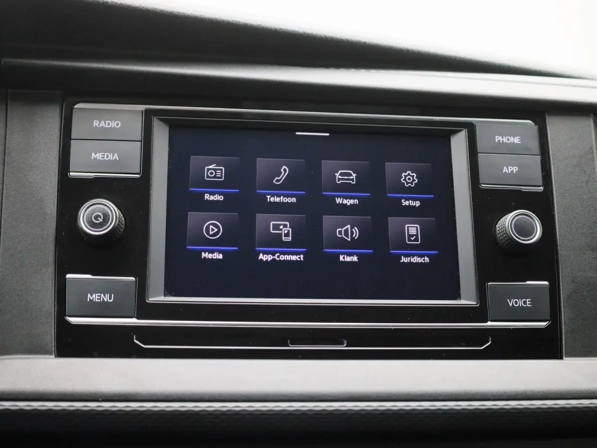 2.0 TDi 110PK | Airco | Achteruitrijcamera | DAB+ | App-Connect | Elektrisch Verstel/Verwarmbare Spiegels |