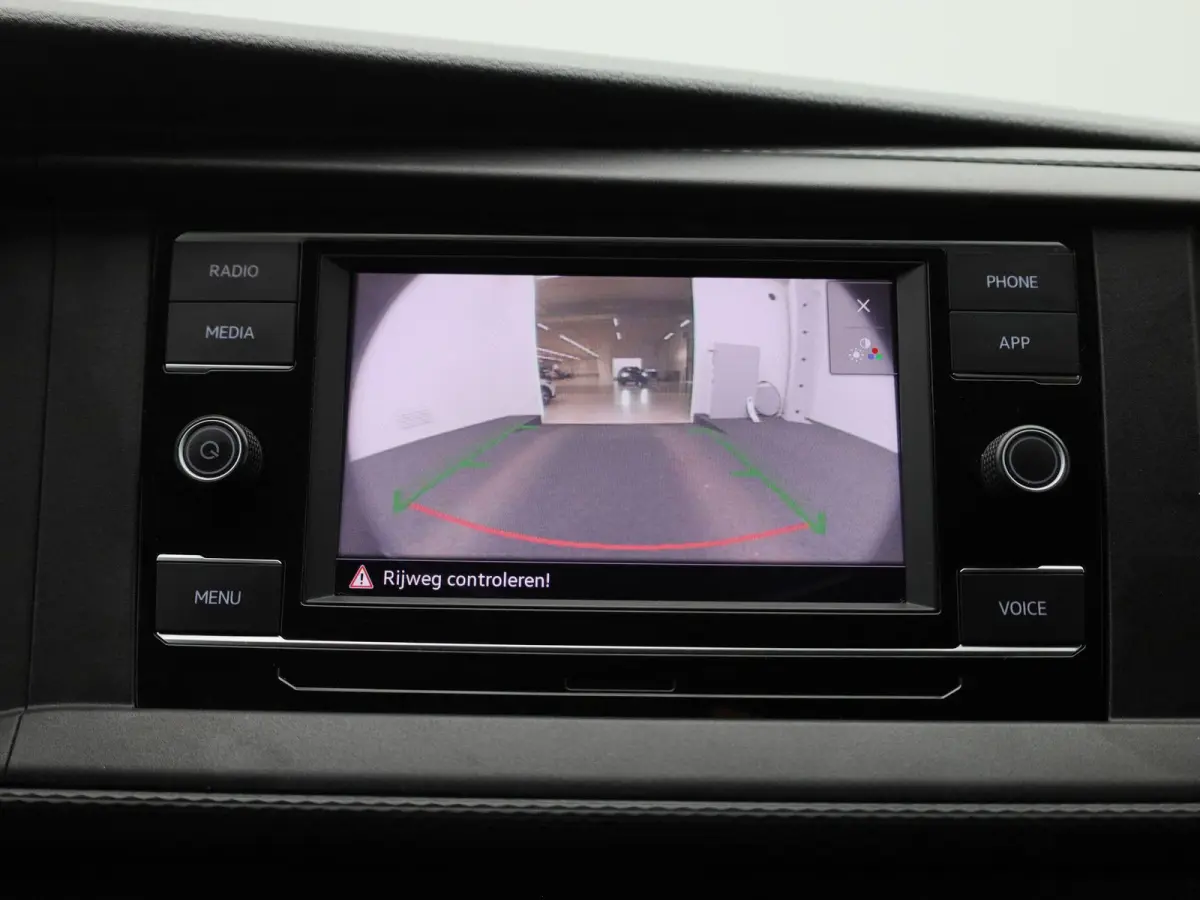 2.0 TDi 110PK | Airco | Achteruitrijcamera | DAB+ | App-Connect | Elektrisch Verstel/Verwarmbare Spiegels |