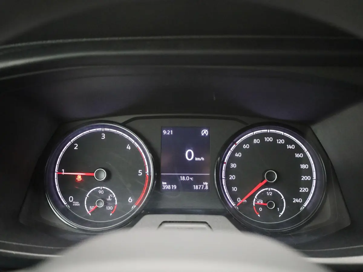2.0 TDi 110PK | Airco | Achteruitrijcamera | DAB+ | App-Connect | Elektrisch Verstel/Verwarmbare Spiegels |