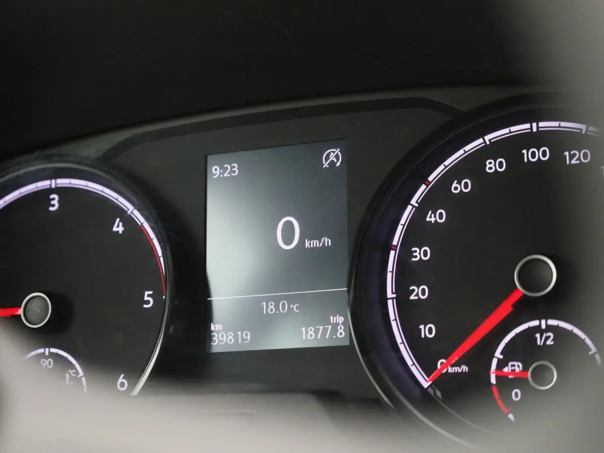 2.0 TDi 110PK | Airco | Achteruitrijcamera | DAB+ | App-Connect | Elektrisch Verstel/Verwarmbare Spiegels |