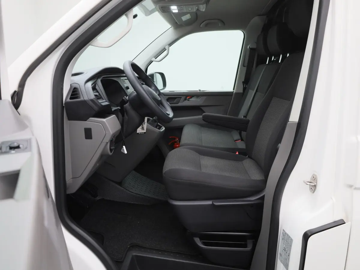 2.0 TDi 110PK | Airco | Achteruitrijcamera | DAB+ | App-Connect | Elektrisch Verstel/Verwarmbare Spiegels |