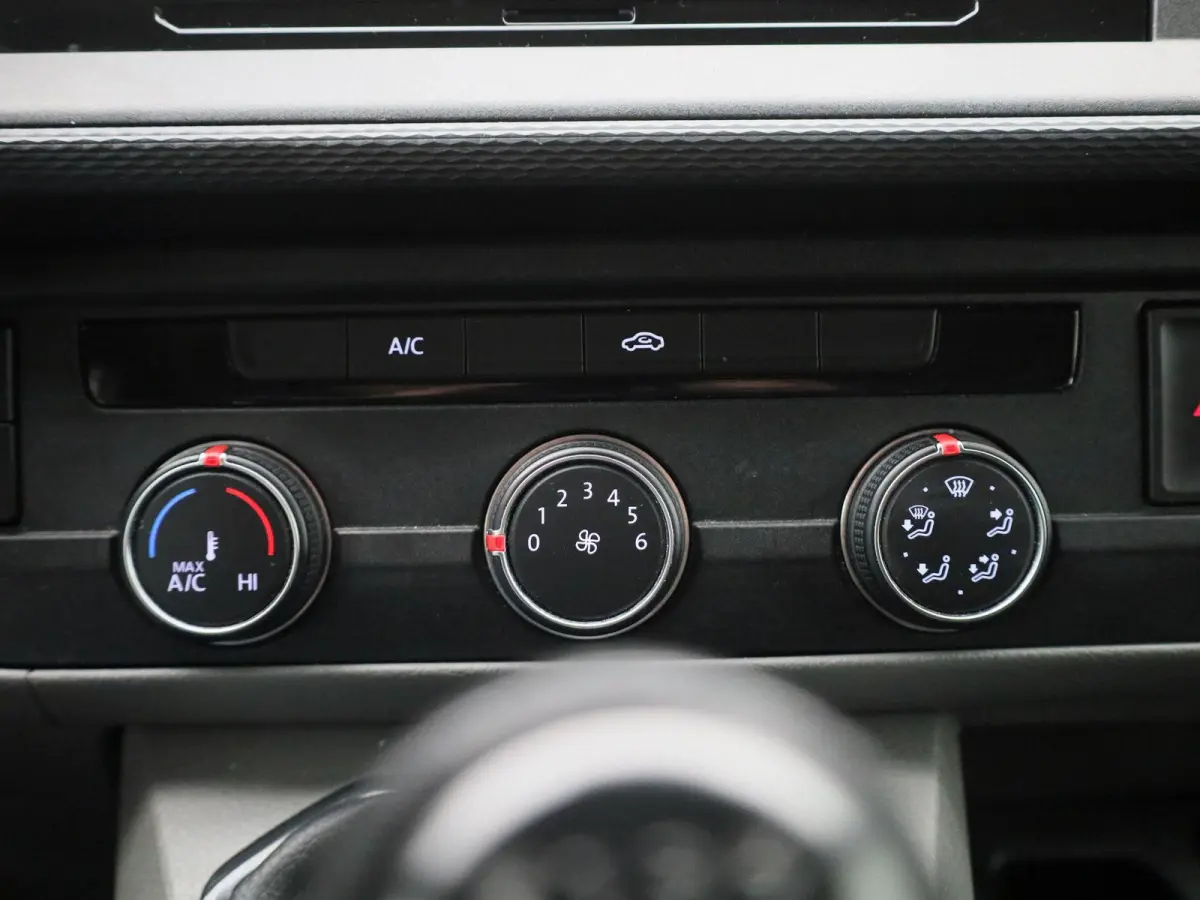 2.0 TDi 110PK | Airco | Achteruitrijcamera | DAB+ | App-Connect | Elektrisch Verstel/Verwarmbare Spiegels |
