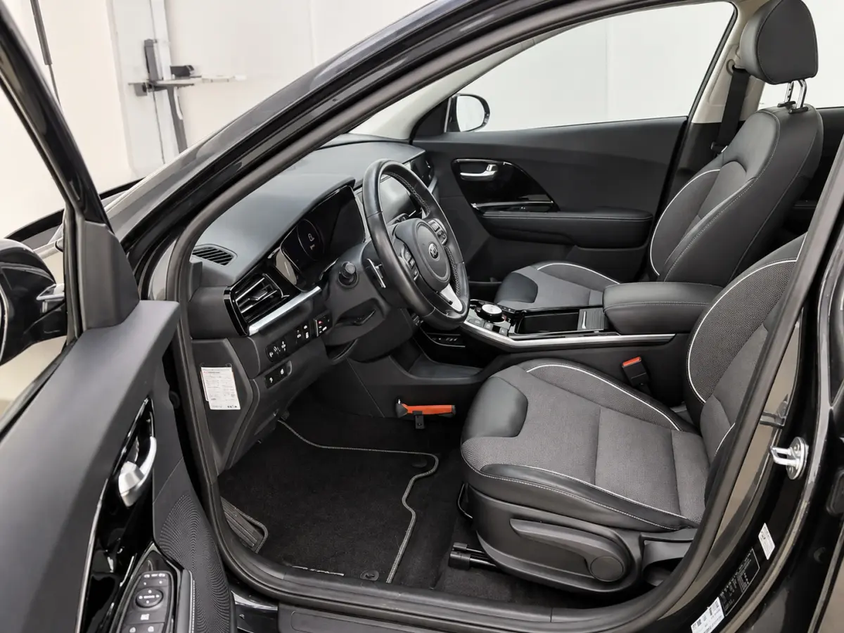 DynamicPlusLine 64 kWh | SOH 100% | 3 Fase laden | Schuif/kanteldak | Half Leder | Andriod Auto | Apple carplay | Navigatie