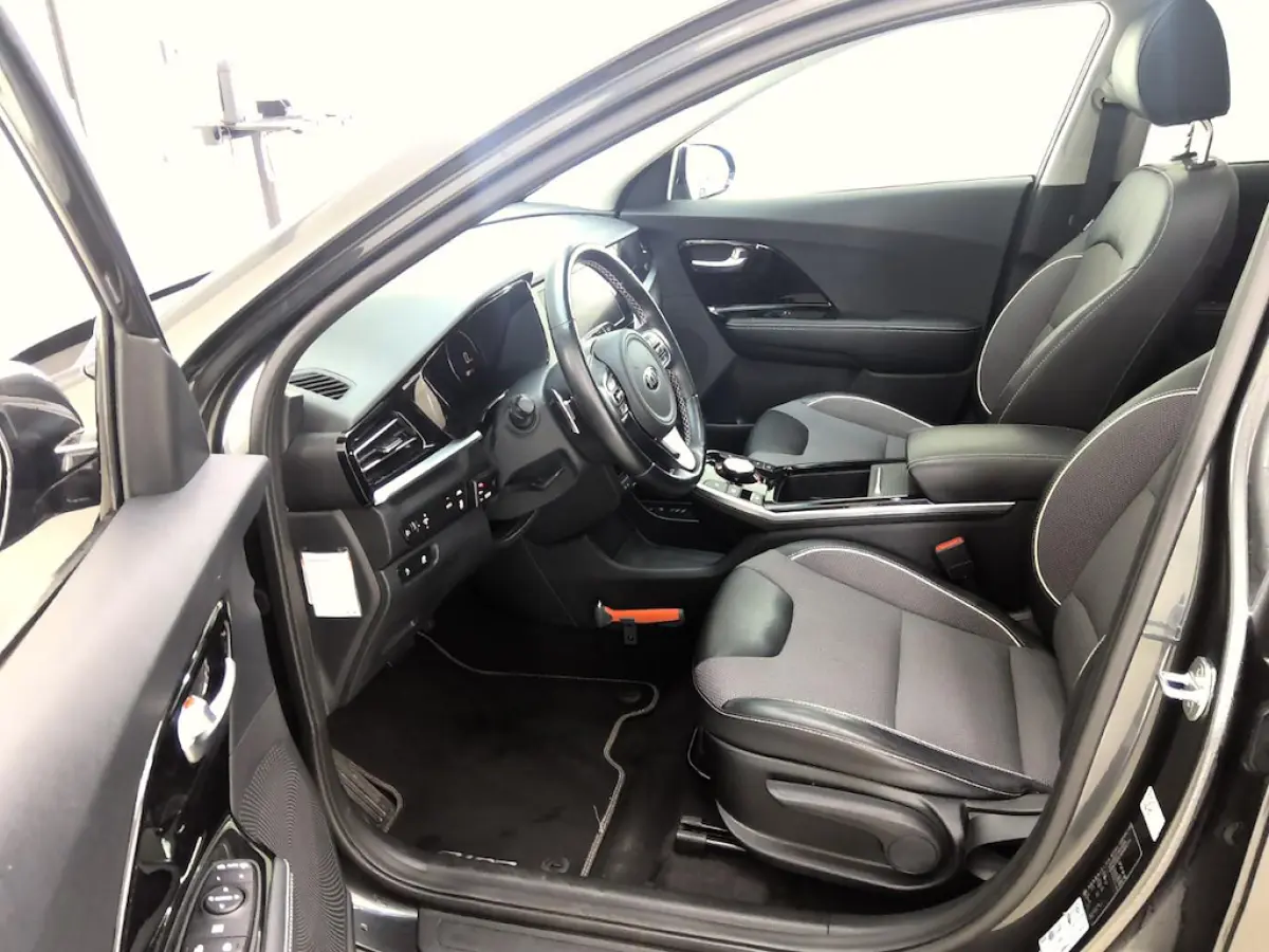 DynamicPlusLine 64 kWh | SOH 100% | 3 Fase laden | Schuif/kanteldak | Half Leder | Andriod Auto | Apple carplay | Navigatie