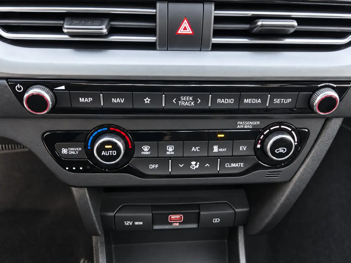 DynamicPlusLine 64 kWh | SOH 100% | 3 Fase laden | Schuif/kanteldak | Half Leder | Andriod Auto | Apple carplay | Navigatie