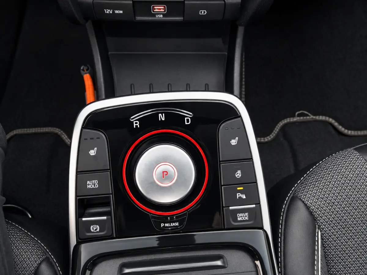 DynamicPlusLine 64 kWh | SOH 100% | 3 Fase laden | Schuif/kanteldak | Half Leder | Andriod Auto | Apple carplay | Navigatie