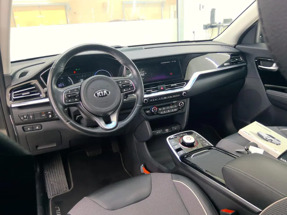 DynamicPlusLine 64 kWh | SOH 100% | 3 Fase laden | Schuif/kanteldak | Half Leder | Andriod Auto | Apple carplay | Navigatie