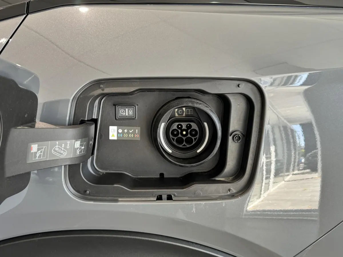 1.6 HYbrid Allure Pack 225 EAT8 | Stoel/stuurverwarming | 360 Camera | Adaptieve Cruise Control | Navigatie