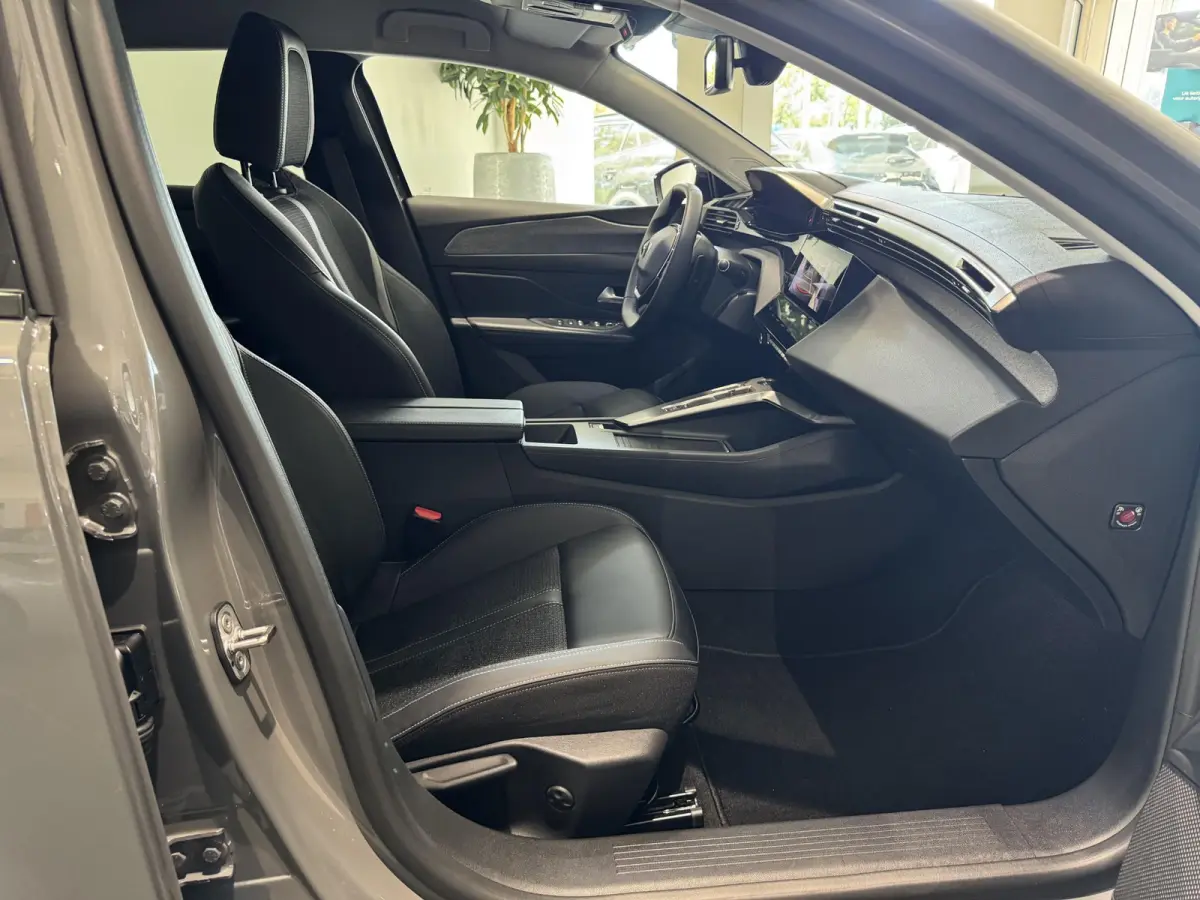 1.6 HYbrid Allure Pack 225 EAT8 | Stoel/stuurverwarming | 360 Camera | Adaptieve Cruise Control | Navigatie