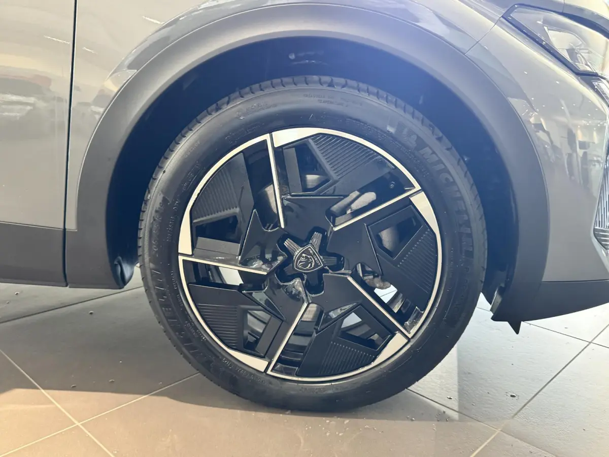 1.6 HYbrid Allure Pack 225 EAT8 | Stoel/stuurverwarming | 360 Camera | Adaptieve Cruise Control | Navigatie