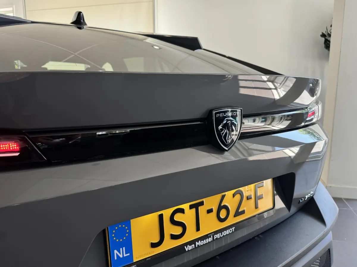 1.6 HYbrid Allure Pack 225 EAT8 | Stoel/stuurverwarming | 360 Camera | Adaptieve Cruise Control | Navigatie